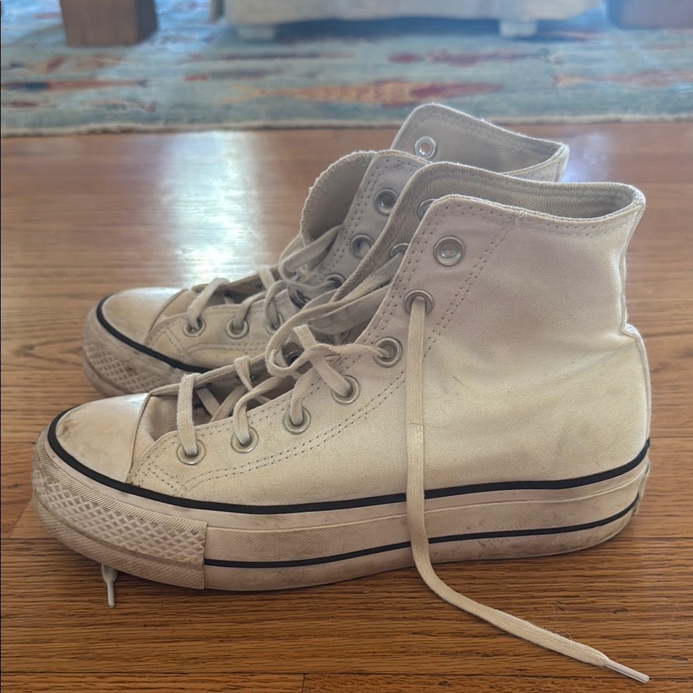 Women’s White Platform High-top Converse size: 7.5